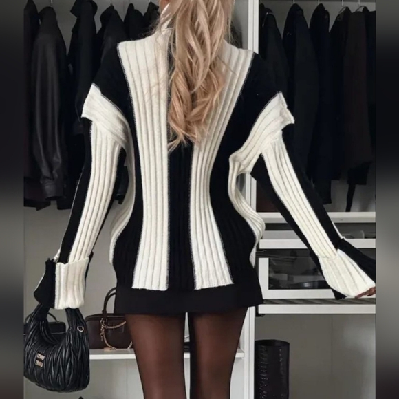 Black Colorblock Turtle Neck Sweater - Picture 6 of 10